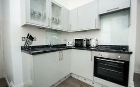 Sea Breeze Apartment - Central - By Brighton Holiday Lets